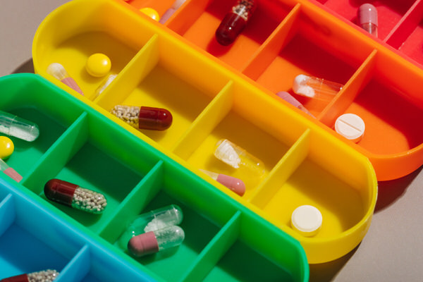 Wie beeinflussen bestimmte Medikamente die Mundgesundheit? Quarree Dental Hamburg-Wandsbek, Zahnarztteam für Patienten